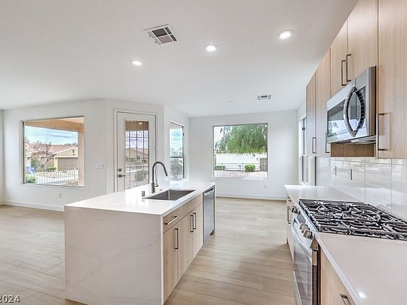 4th image of 10231 Andante Ct