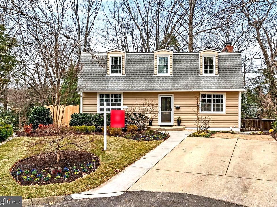1st image of 304 Forest Ct
