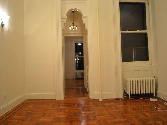 3rd image of 181 Amity St #Tworight