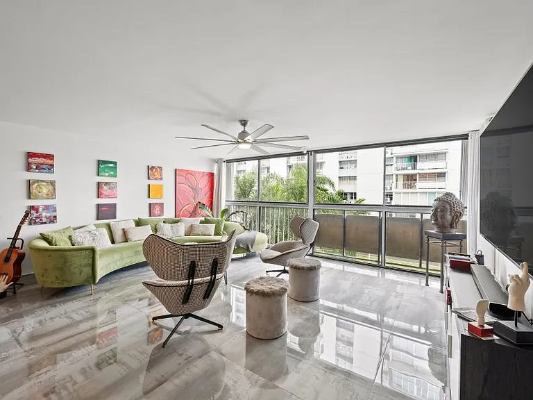 COND LOS PINOS AVE ISLA VERDE TORRE ESTE 2-E — Photo 9