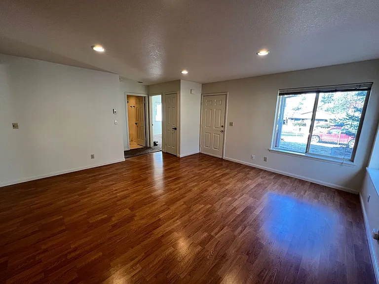 1355 NW Davenport Ave — Photo 3