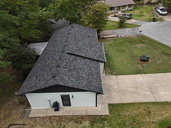 3rd image of 705 Birdie Dr