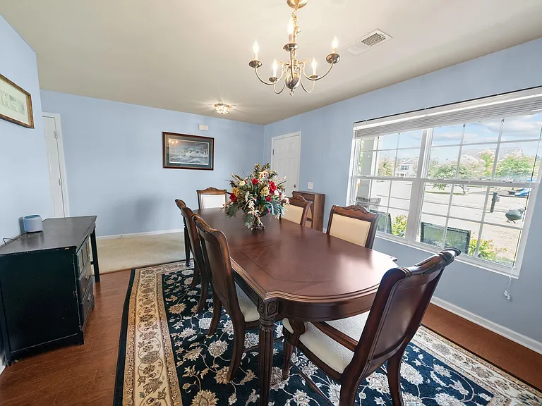 415 Valdez Ct — Photo 9