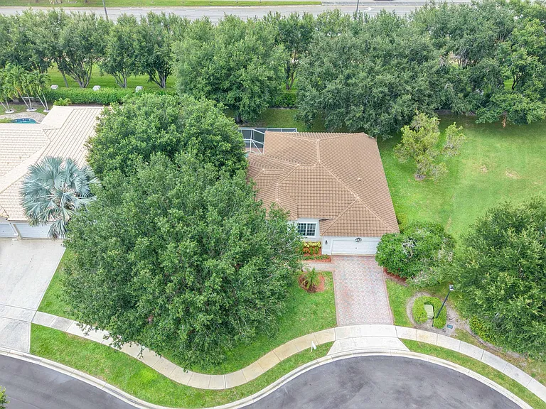4378 Danielson Dr — Photo 35