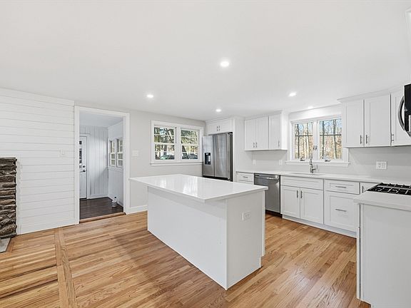 5th image of 76 Beaverbrook Rd