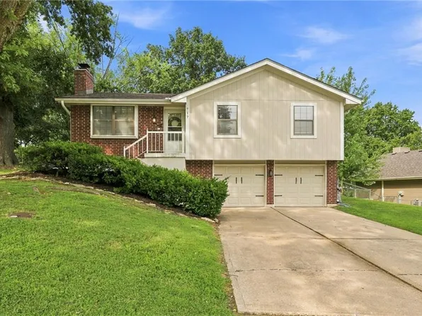 717 SE Parkwood Ct, Blue Springs, MO 64014