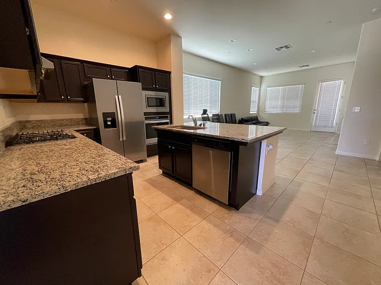 214 Fowler Ct — Photo 6