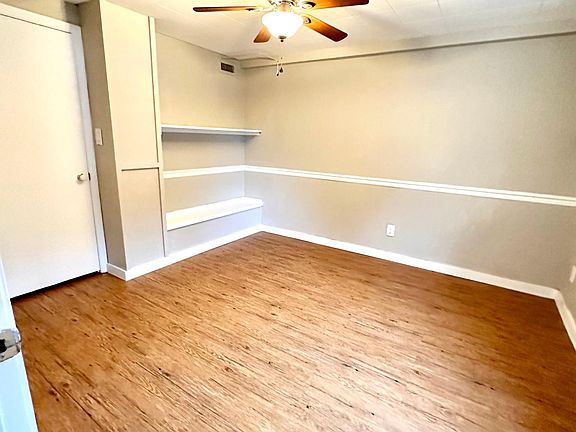 5th image of 10824 Thornton Dr