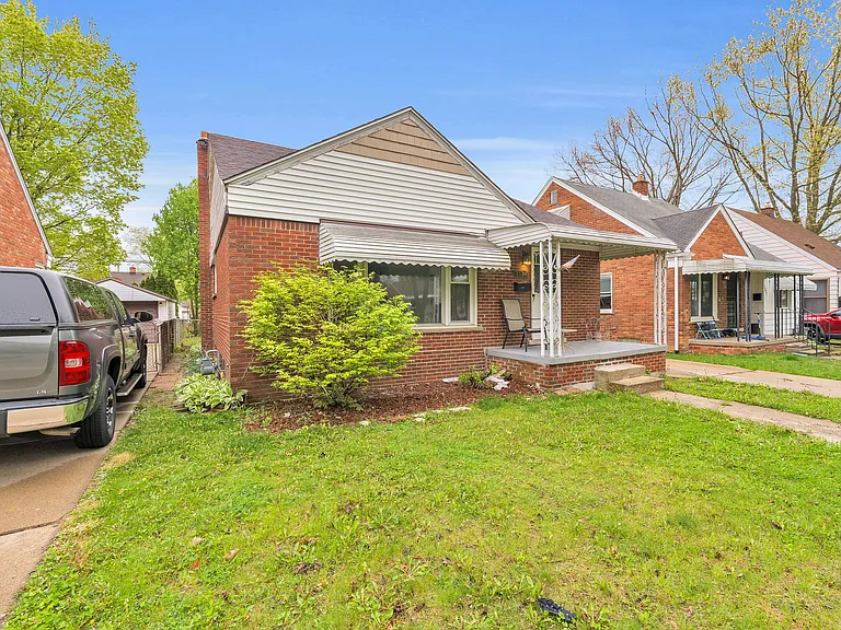 3837 Katherine St — Photo 4