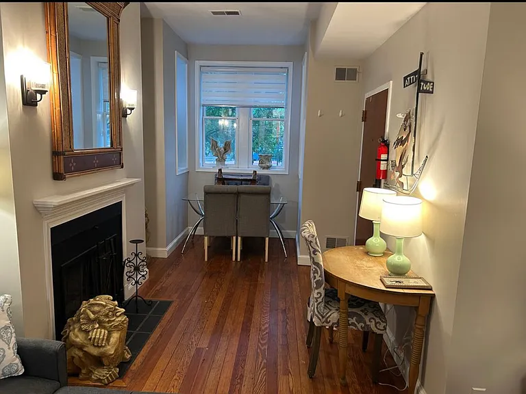 1118 F St NE #2 — Photo 11