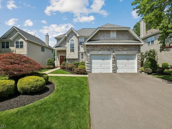 10 Redmond Ct, Bridgewater, NJ 08807