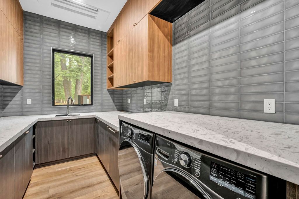 9278 Brae Road 2
