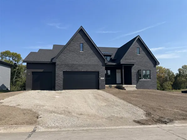 17627 Townsend Dr, Clive, IA 50325