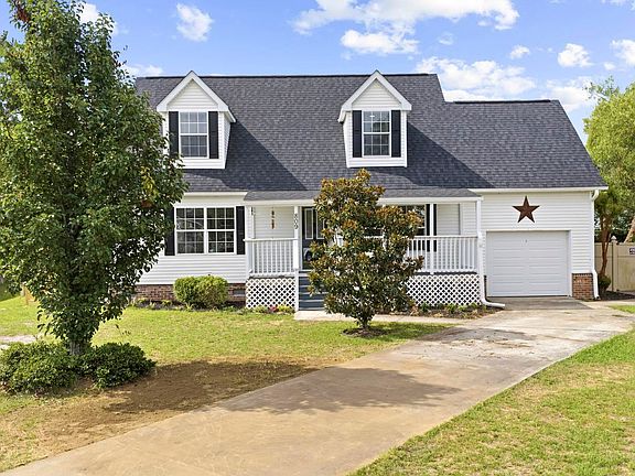 2nd image of 809 Larue Ct.