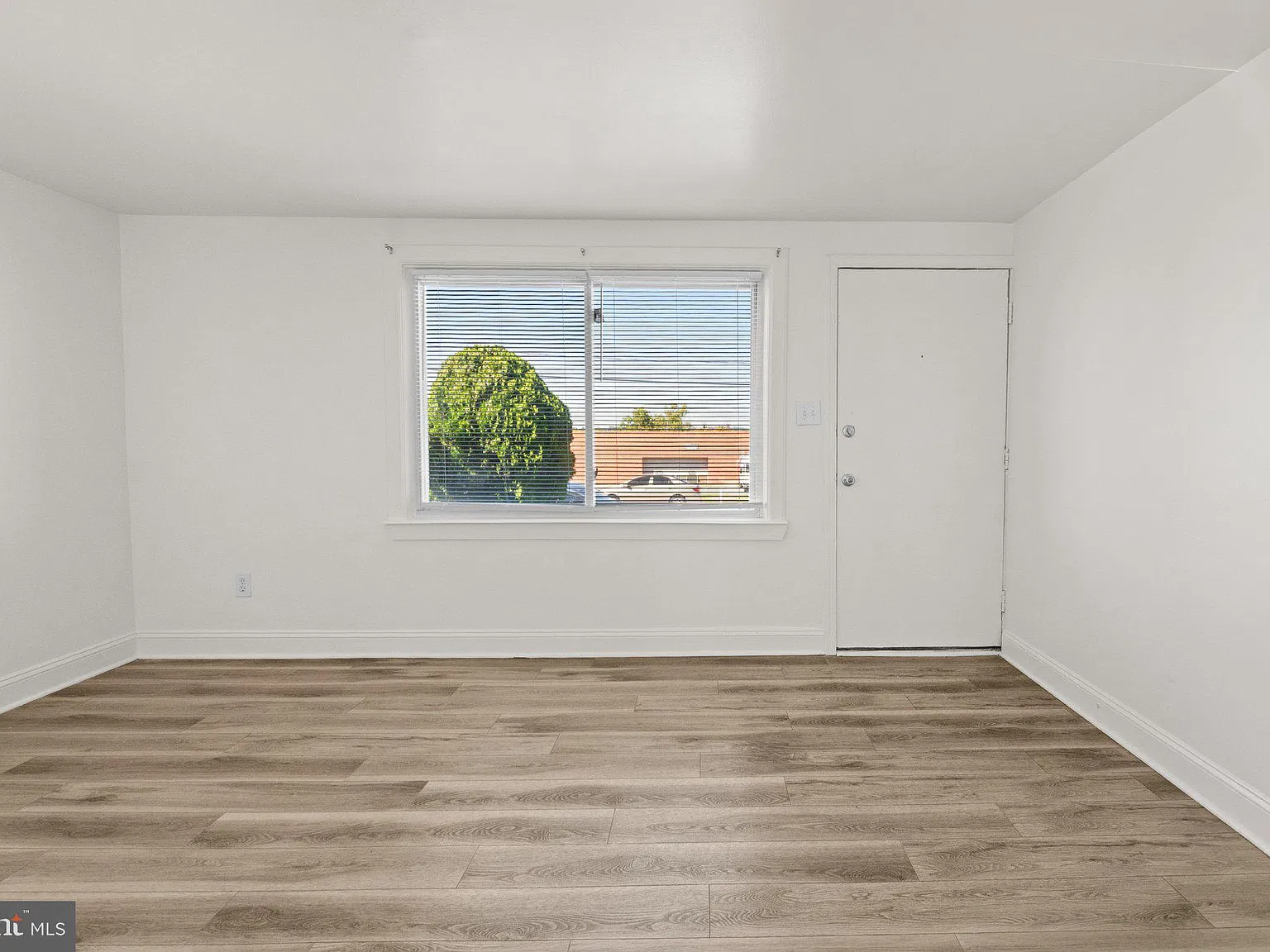 2 bed, 1.0 bath, 896 sqft, $1,650 — Photo 4