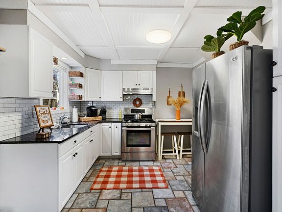 5th image of 586 Lafayette Ave