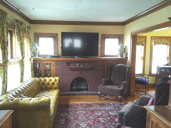 2nd image of 216 S Summit Ave