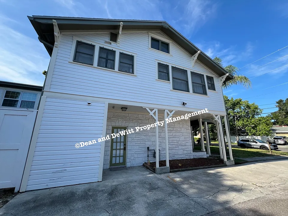 1015 Locust St NE #12