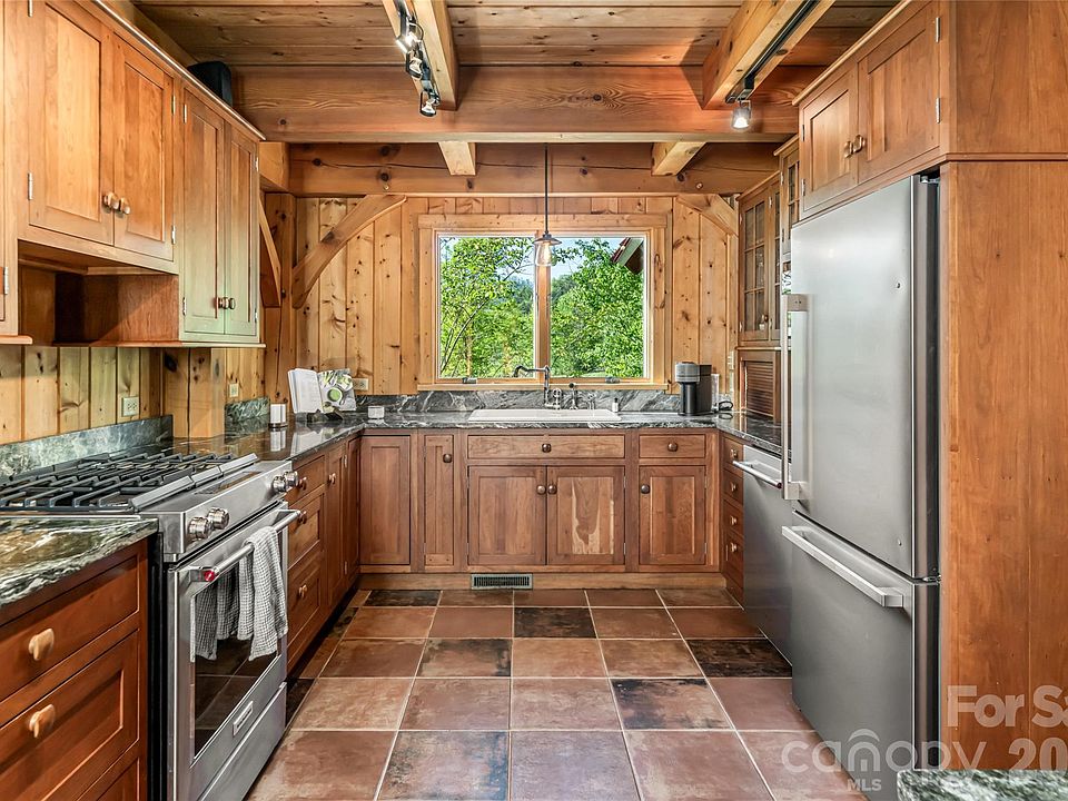 10th image of 10 Dogwood Hills Ln #12