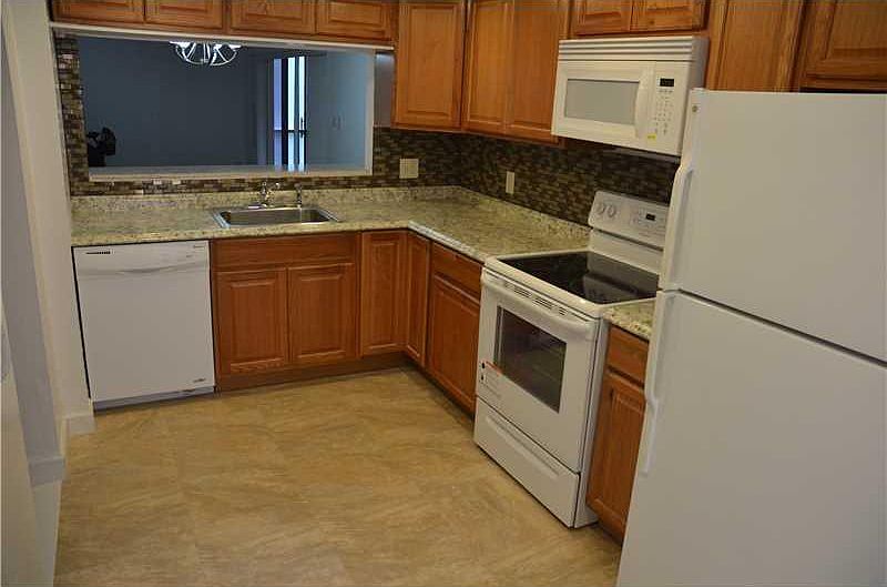 1st image of 430 Commodore Dr APT 301