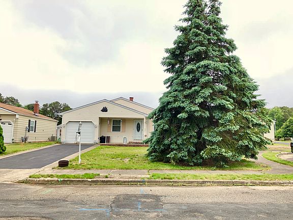 4th image of 4 Saint Andrews Ct