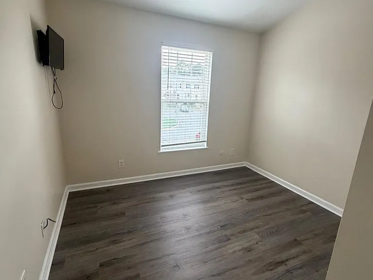 4 Coachlight Dr #4 — Photo 16