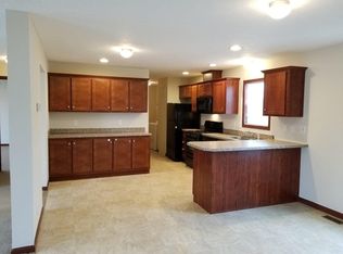 9781 Townsquare Blvd, Fenton, MI 48430