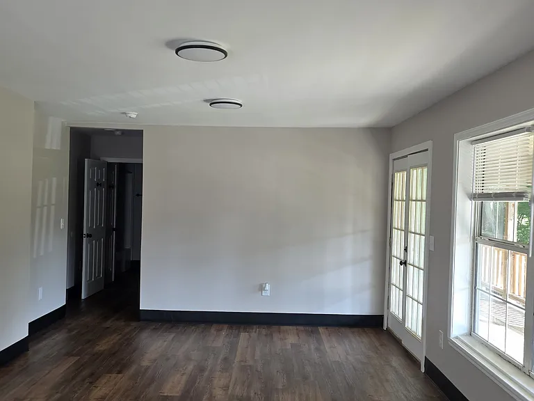 325 Trinity Ln — Photo 3