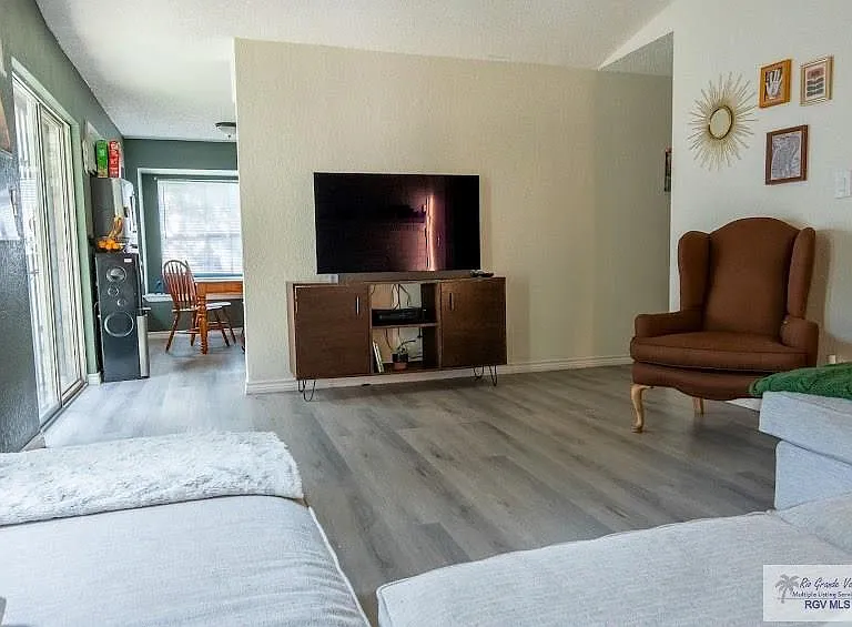 1809 S Williams Ln — Photo 7