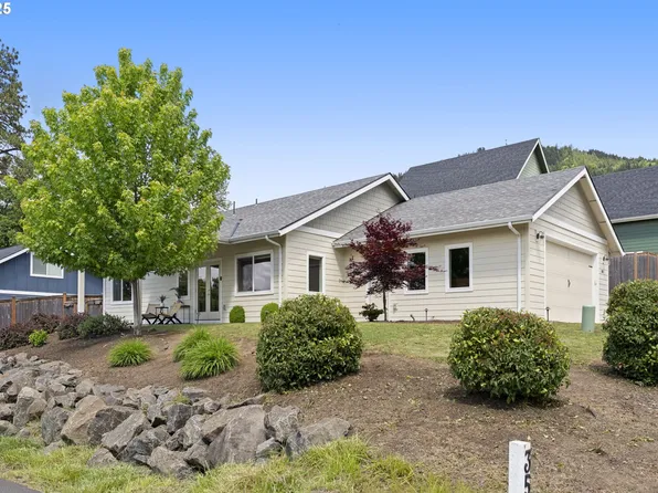367 E 4th St, Lowell, OR 97452