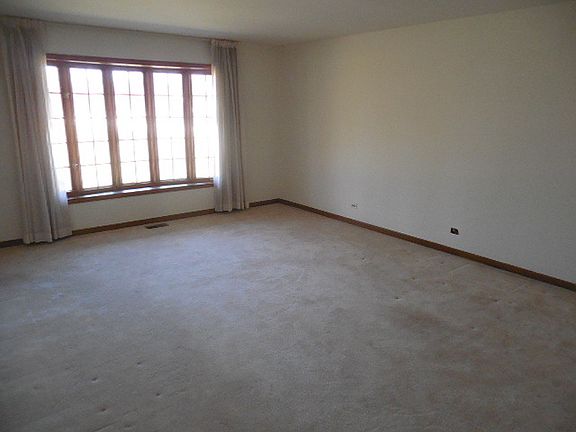 2nd image of 16930 Windsor Ct