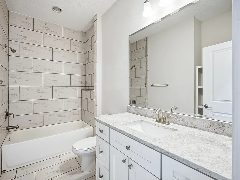 2411 W Fig St #1 — Photo 14