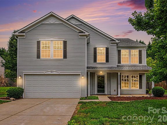 3rd image of 3800 Shasta Cir