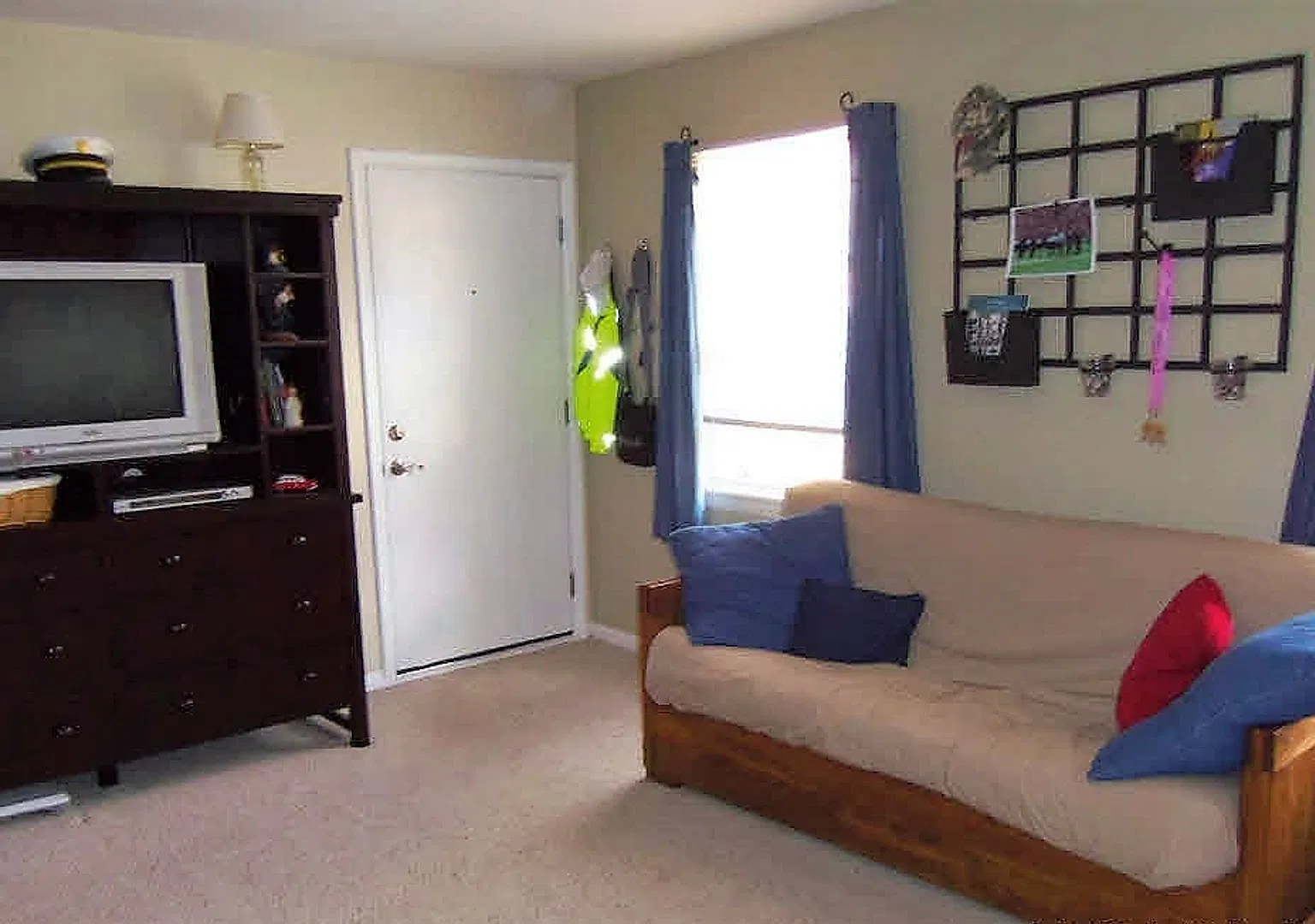 2 Bed Apartment Close to VT and Downtown Blacksburg — Photo 2