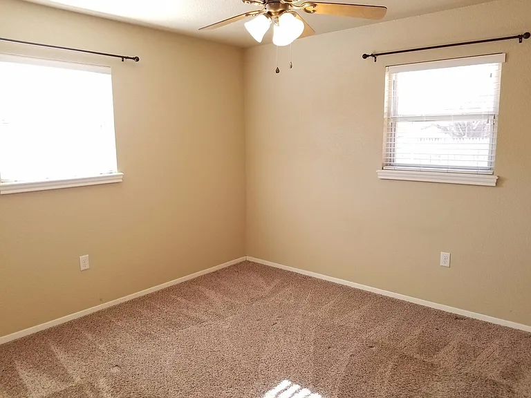 913 W Yucca Ave — Photo 12