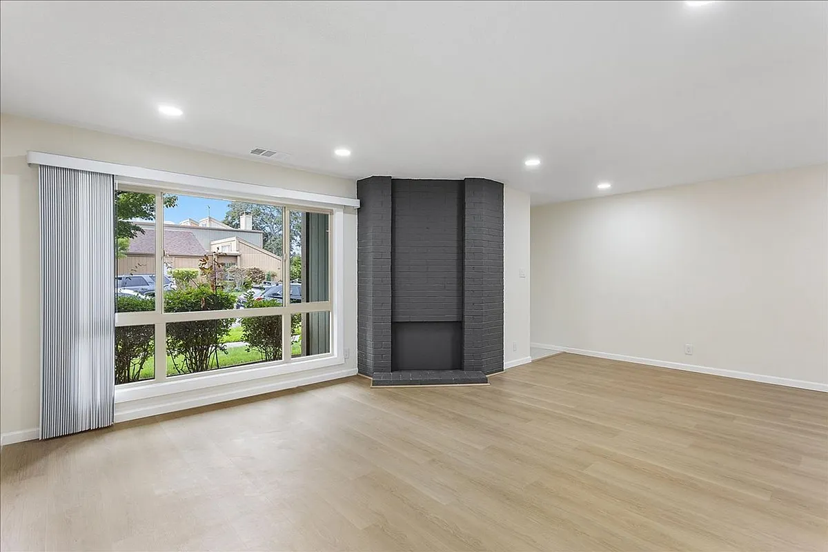 Building Photo - 1007 Tahiti Ln