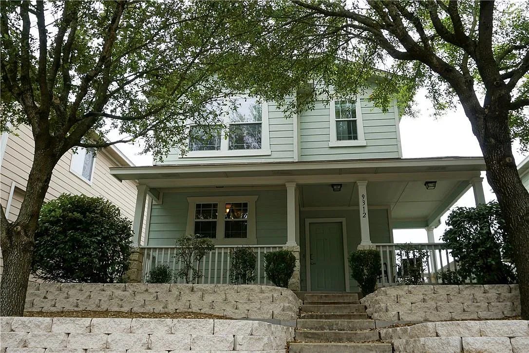 3 bed, 2.5 bath, 1496 sqft, $2,100 — Photo 1