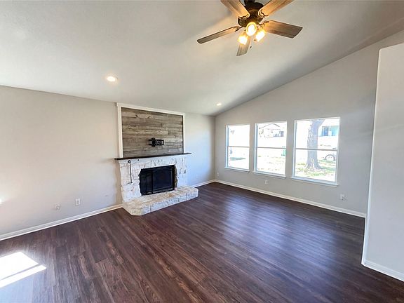 3rd image of 1516 Gatlinburg Dr