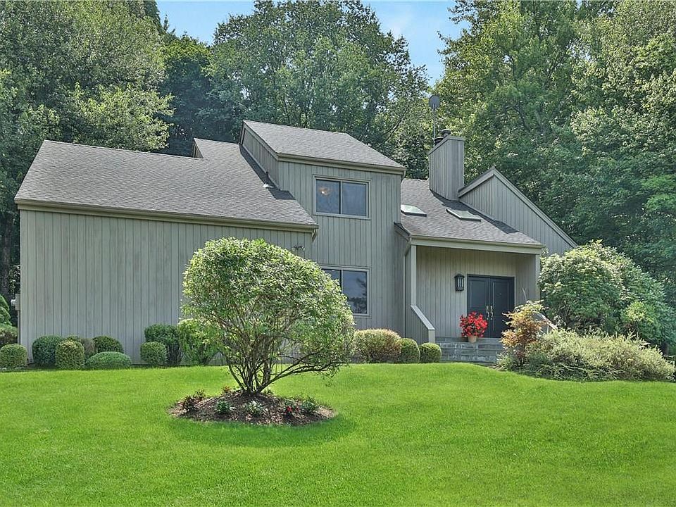 1st image of 190 Deerfield Lane N