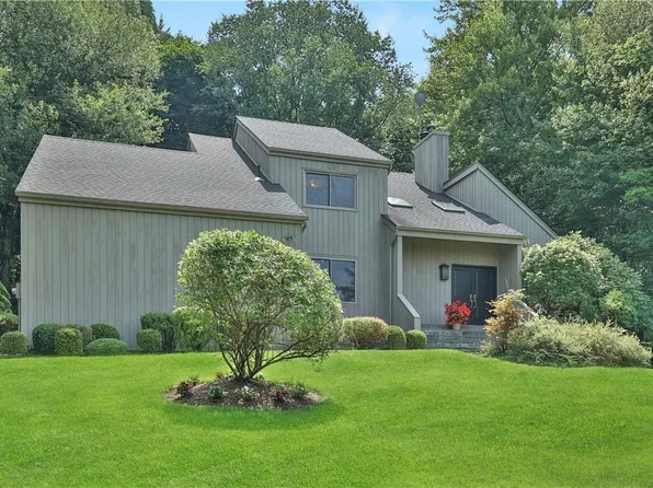 190 Deerfield Lane N, Pleasantville, NY 10570