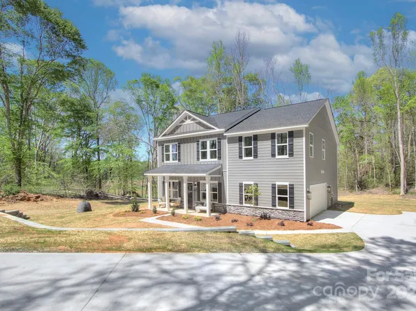 1033 Harrogate Dr, Bessemer City, NC 28016