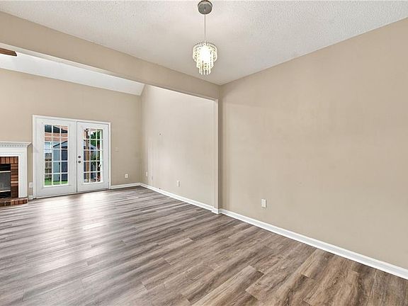 4th image of 902 Pocahontas Ct