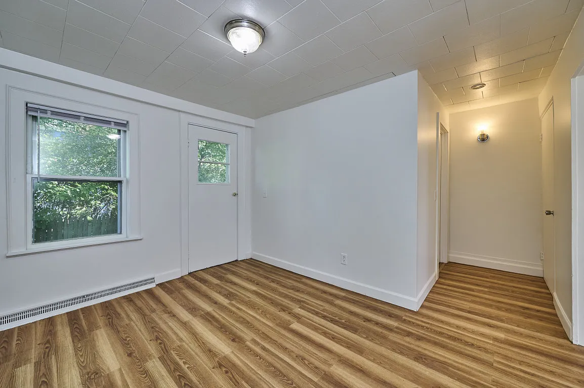 2 bed, 900 sqft, $2,300 — Photo 3