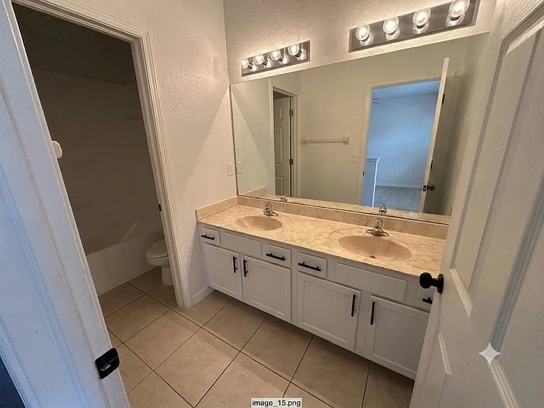 3910 Silverlake Way — Photo 12