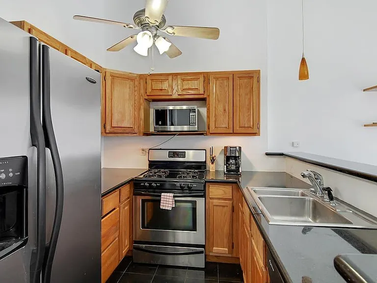 4200 Prytania St — Photo 4