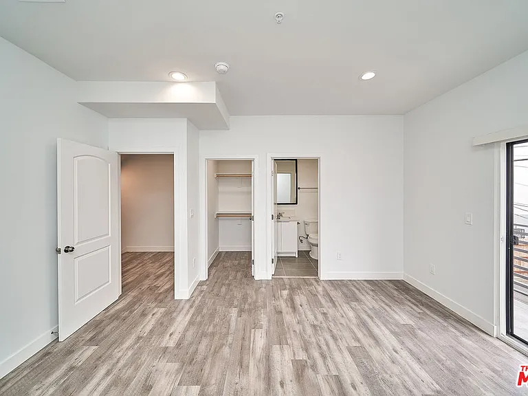 601 1/2 W 41st Pl — Photo 20