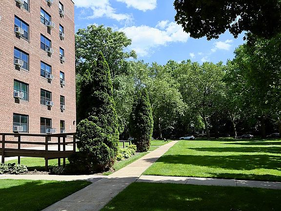 3rd image of 75-15 210th St APT 6B