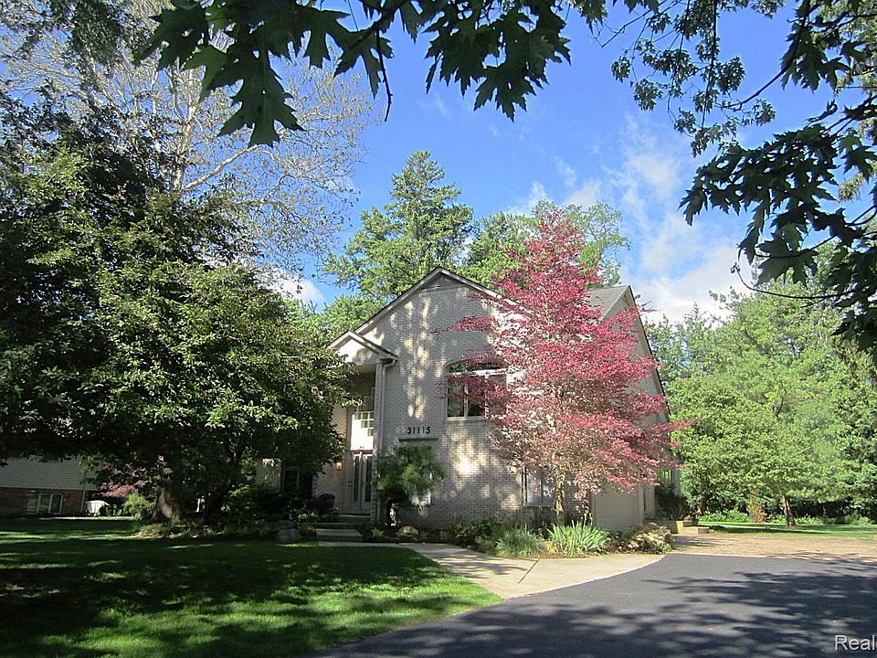 1st image of 31115 Stafford St