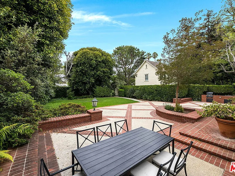 809 N Bedford Dr — Photo 43