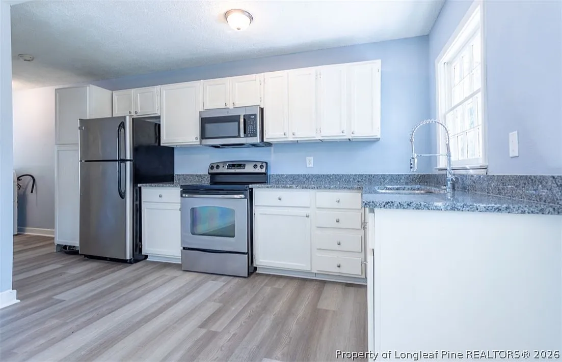 2 bed, 1.0 bath, 1074 sqft, $1,300 — Photo 4